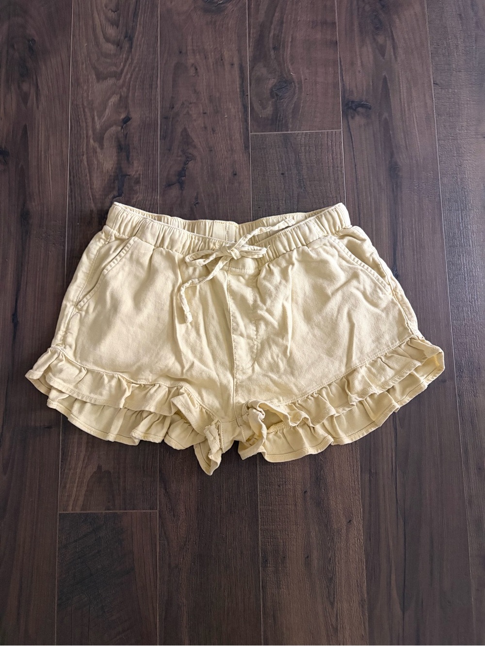 American Eagle Outfitters Pale Yellow Ruffle Hem Shorts